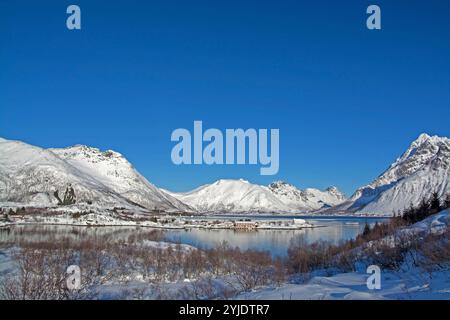 Die Sildpollnes Kirche in Laupstad auf den Lofoten, Norwegen., die Sildpollnes Kirche in Laupstad auf den Lofoten, Norwegen. Stockfoto