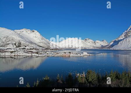 Die Sildpollnes Kirche in Laupstad auf den Lofoten, Norwegen., die Sildpollnes Kirche in Laupstad auf den Lofoten, Norwegen. Stockfoto