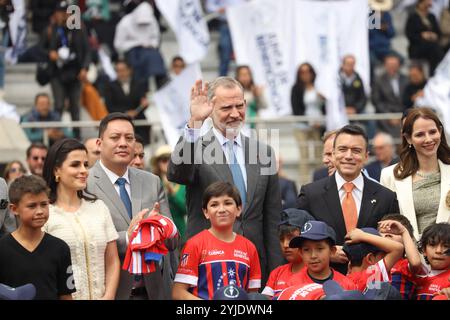 CUENCA XXIX IBEROAMERICAN SUMMIT FUSSBALLSCHULE Cuenca, Ecuador 14. November 2024 heute Morgen im La Gloria Sports Complex außerhalb der Stadt Cuenca fand die Einweihung der JBG Junta de Beneficiencia de Guayaquil Fußballschule in Cuenca statt, der König von Spanien Felipe VI. Zusammen mit dem Bürgermeister Cristhian Zamora, Juan Javier Cordobez und der Präsident von Atletico de Madrid Enrique Cerezo wurden Zeuge einer großen Anzahl von Kindern und Jugendlichen, die in der Fußballschule Foto Boris Romoleroux API SOI CUENCA XXIXCUMBREIBEROAMERICANA ESCUELAFUTBOL b2875e72d0c93fbda429eb69e8ad616 Kopie sein werden Stockfoto