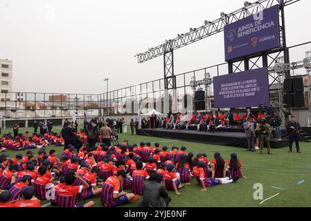 CUENCA XXIX IBEROAMERICAN SUMMIT FUSSBALLSCHULE Cuenca, Ecuador 14. November 2024 heute Morgen im La Gloria Sports Complex außerhalb der Stadt Cuenca fand die Einweihung der JBG Junta de Beneficiencia de Guayaquil Fußballschule in Cuenca statt, der König von Spanien Felipe VI. Zusammen mit dem Bürgermeister Cristhian Zamora, Juan Javier Cordobez und der Präsident von Atletico de Madrid Enrique Cerezo waren Zeugen einer großen Anzahl von Kindern und Jugendlichen, die in der Fußballschule Foto Boris Romoleroux API SOI CUENCA XXIXCUMBREIBEROAMERICANA ESCUELAFUTBOL 964cf3b7f81a72712a8e23abd6cfb sein werden Stockfoto