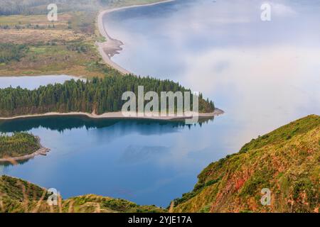 Blick auf die (Feuersee) Lagoa do Fogo auf der Insel São Miguel - Azoren - Azoren, Portugal Stockfoto