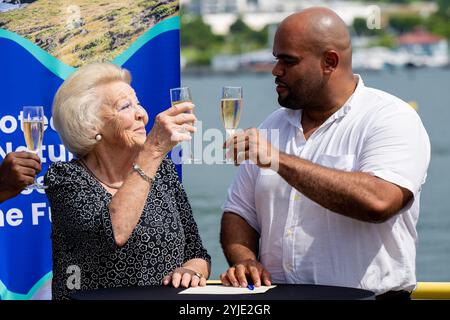 Simpson Bay, Niederlande, 2024 14-11-14 11:35:51 SINT MAARTEN, 14-11-2024, Simpson Bay Prinzessin Beatrix besucht Sint Maarten und Saba. Der Besuch konzentriert sich auf die Arbeit der niederländischen Karibischen Naturallianz (DCNA) und soziale Initiativen auf den Inseln. FOTO: NLBeeldIn dem Foto: Simpson Bay Boat Trip Credit: NL Beeld / Patrick van EMST/Alamy Live News Stockfoto