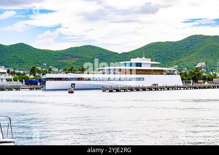 Simpson Bay, Niederlande, 2024 2011-11-14 09:48:20 SINT MAARTEN, 14-11-2024, Simpson Bay Prinzessin Beatrix besucht Sint Maarten und Saba. Der Besuch konzentriert sich auf die Arbeit der niederländischen Karibischen Naturallianz (DCNA) und soziale Initiativen auf den Inseln. FOTO: NLBeeldIn dem Foto: Simpson Bay Boat Trip Credit: NL Beeld / Patrick van EMST/Alamy Live News Stockfoto