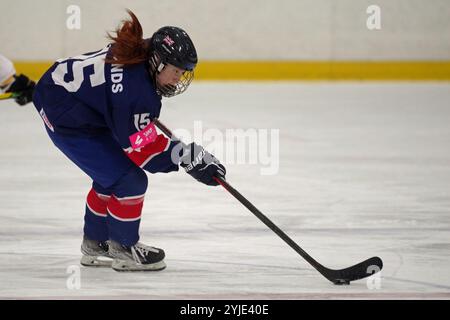 Dumfries, Schottland, 27. Januar 2023. Isabelle Egginton spielte für Großbritannien gegen Australien während eines Spiels in der IIHF Eishockey U18 Women’s World Championship, Division II, Gruppe A Turnier im Dumfries Ice Bowl. Quelle: Colin Edwards Stockfoto