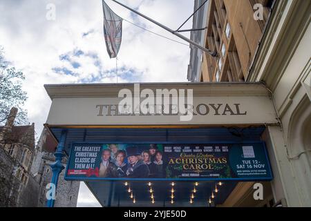 Windsor, Berkshire, Großbritannien. November 2024. Eine Weihnachtsliederproduktion, die im Theatre Royal in Windsor, Berkshire, angekündigt wurde. Quelle: Maureen McLean/Alamy Live News Stockfoto