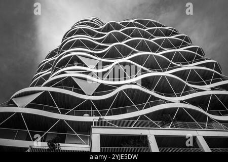 Abstrakte moderne Architektur mit geschwungenen Mustern Stockfoto