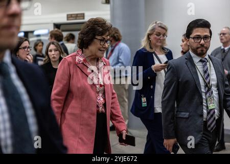 Washington DC, USA. November 2024. Senator Jacky Rosen (D-NV) geht zur Senatskammer, um am Donnerstag, den 14. November 2024, im US-Kapitol in Washington, DC, zu wählen. Foto: Anna Rose Layden/UPI Credit: UPI/Alamy Live News Stockfoto