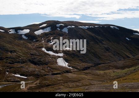 In Norwegen, auf der Insel Magerøya, an einer der Nordspitzen, liegt das Nordkap, ein Schieferplateau, das steil aus dem Arktischen Ozean ragt, in Norwe Stockfoto