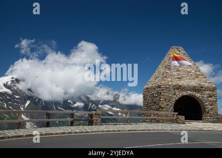 Die Großglockner Hochalpenstraße ist eine hochalpine Bergstraße, die die beiden österreichischen bundesländer Salzburg und Kärnten verbindet Stockfoto