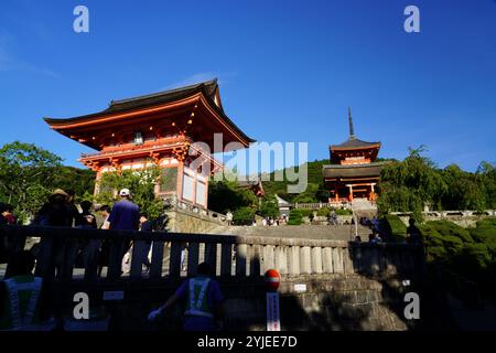 Kiyomizu-dera (reines Wasserkloster) ist ein buddhistischer Tempel im Osten von Kyoto, Japan Stockfoto