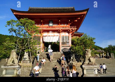 Kiyomizu-dera (reines Wasserkloster) ist ein buddhistischer Tempel im Osten von Kyoto, Japan Stockfoto