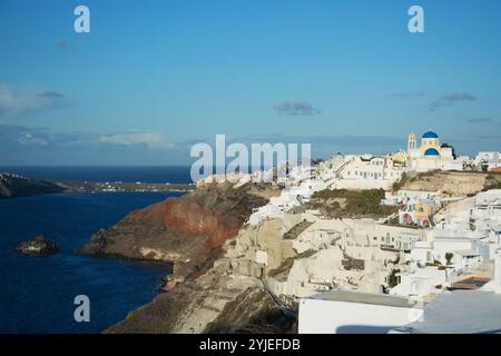 Oia auf der Insel Thira oder Thera ist eine kleine Stadt auf dem griechischen Archipel Santorini in den Kykladen Stockfoto