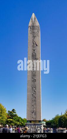 Ägyptischer Obelisk von Pharao Thutmose III. Im Hippodrom von Konstantinopel wiedererrichtet durch den byzantinischen Kaiser Theodosius, 4. Jh. n. Chr., Istanbul, Türkei Stockfoto