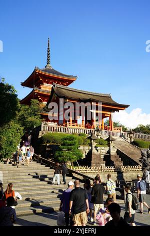 Kiyomizu-dera (reines Wasserkloster) ist ein buddhistischer Tempel im Osten von Kyoto, Japan Stockfoto