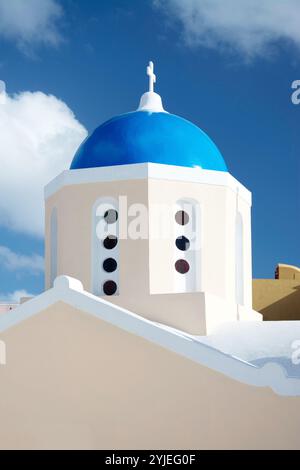 Oia auf der Insel Thira oder Thera ist eine kleine Stadt auf dem griechischen Archipel Santorini in den Kykladen Stockfoto