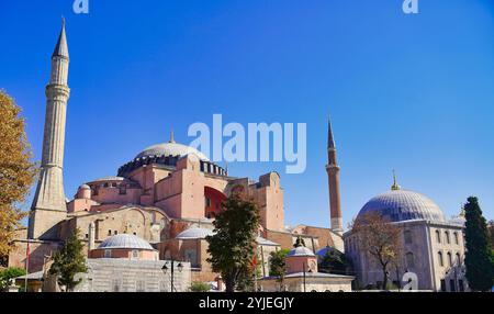 Hagia Sophia - Wahrzeichen christlich-östliche orthodoxe Kirche, erbaut von byzantinischem Kaiser Justinian im Jahr 537 n. Chr., UNESCO-Weltkulturerbe, Istanbul, Türkei Stockfoto