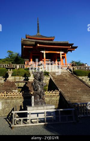 Kiyomizu-dera (reines Wasserkloster) ist ein buddhistischer Tempel im Osten von Kyoto, Japan Stockfoto