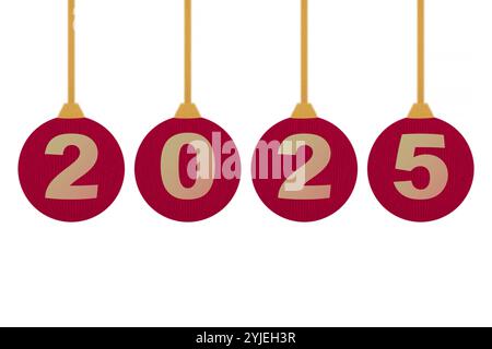 Neujahrsschild 2025 auf roten Weihnachtskugeln, die an Fäden vor weißem Hintergrund hängen Stockfoto