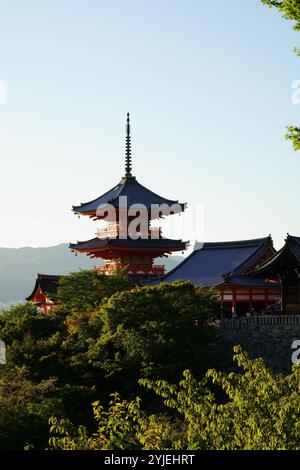 Kiyomizu-dera (reines Wasserkloster) ist ein buddhistischer Tempel im Osten von Kyoto, Japan Stockfoto