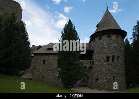 Schloss Finstergrün ist das Wahrzeichen der Salzburger Gemeinde Ramingstein bei Tamsweg im österreichischen Lungau, die Burg Finstergrün ist das Wahrzei Stockfoto