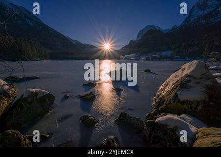 Der Hintersee (früher Ferchensee oder Forchensee) in der Gemeinde Ramsau im Berchtesgadener Land, Bayern, Deutschland, der Hintersee (früher Ferch) Stockfoto