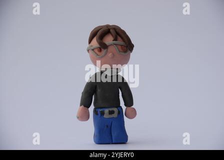 3D-Rendering in stilisiertem Ton eines jungen Mannes mit braunem Haar und Brille. Stockfoto