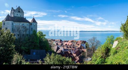 Die Burg Meersburg am Bodensee gilt als die älteste bewohnte Burg Deutschlands, da hier die erste Burg gebaut wurde Stockfoto