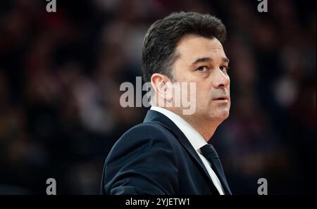 München, Deutschland. November 2024. Basketball: Euroleague, FC Bayern München - Alba Berlin, Hauptrunde, Spieltag 10, BMW Park: Berliner Trainer Israel González. Quelle: Lukas Barth/dpa/Alamy Live News Stockfoto