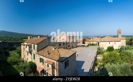 Monteriggioni wurde von der Republik Siena zwischen 1213 und 1219 als Verteidigungsstützpunkt errichtet, um die Region um das Elsa-Tal und das Fortre zu beobachten Stockfoto