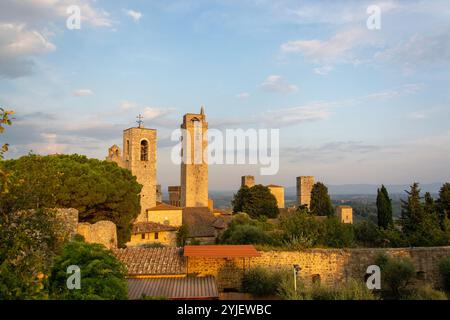 San Gimignano ist eine kleine italienische Stadt in der Provinz Siena in der Toskana mit einem mittelalterlichen Stadtzentrum und wird auch „mittelalterliches Manhattan“ oder „C“ genannt Stockfoto