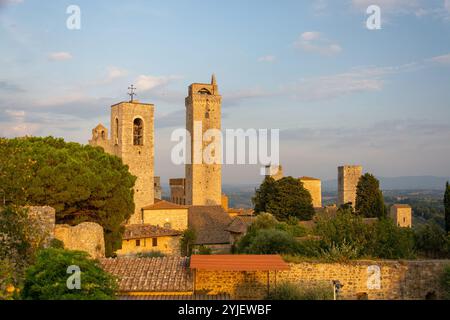 San Gimignano ist eine kleine italienische Stadt in der Provinz Siena in der Toskana mit einem mittelalterlichen Stadtzentrum und wird auch „mittelalterliches Manhattan“ oder „C“ genannt Stockfoto