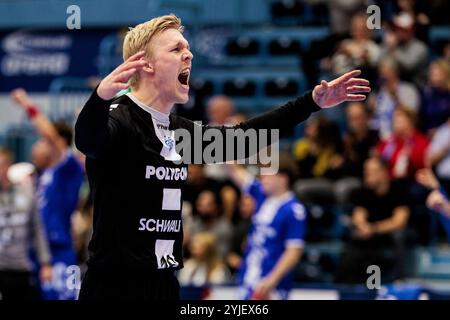 Gummersbach, Deutschland. November 2024. Bertram Obling (VfL Gummersbach, 16) jubelt DHB-Pokal 2024/25 Achtelfinale: VfL Gummersbach - GWD Minden; Gummersbach, Schwalbe Arena am 14.11.2024 Credit: dpa/Alamy Live News Stockfoto