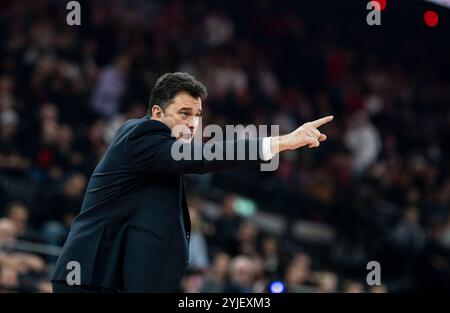 München, Deutschland. November 2024. Basketball: Euroleague, FC Bayern München - Alba Berlin, Hauptrunde, Spieltag 10, BMW Park: Berliner Trainer Israel González. Quelle: Lukas Barth/dpa/Alamy Live News Stockfoto