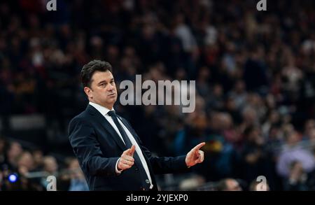 München, Deutschland. November 2024. Basketball: Euroleague, FC Bayern München - Alba Berlin, Hauptrunde, Spieltag 10, BMW Park: Berliner Trainer Israel González. Quelle: Lukas Barth/dpa/Alamy Live News Stockfoto