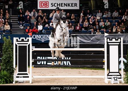 3. Platz für Alexander Schill auf exklusive BW-Bank Hallenchampionat Nat. Springpruefung Kl. S mit Stechen Finalpruefung GER, Stuttgart German Masters 2024, 38. internationales Reitturnier, 14.11.2024 Foto: Eibner-Pressefoto/Roger Buerke Stockfoto