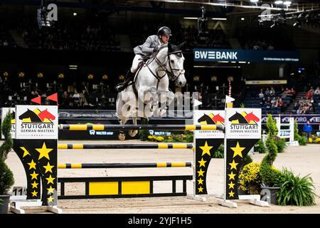 Stuttgart, Deutschland. November 2024. 3. Platz für Alexander Schill auf exklusive BW-Bank Hallenchampionat Nat. Springpruefung Kl. S mit Stechen Finalpruefung GER, Stuttgart German Masters 2024, 38. internationales Reitturnier, 14.11.2024 Foto: Eibner-Pressefoto/Roger Buerke Credit: dpa/Alamy Live News Stockfoto