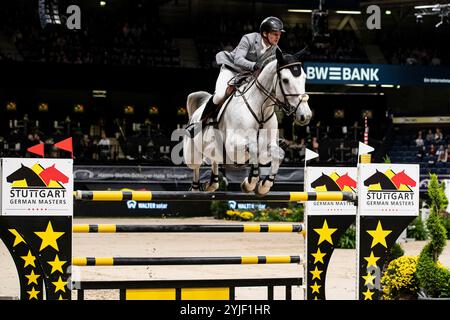 Stuttgart, Deutschland. November 2024. 3. Platz für Alexander Schill auf exklusive BW-Bank Hallenchampionat Nat. Springpruefung Kl. S mit Stechen Finalpruefung GER, Stuttgart German Masters 2024, 38. internationales Reitturnier, 14.11.2024 Foto: Eibner-Pressefoto/Roger Buerke Credit: dpa/Alamy Live News Stockfoto