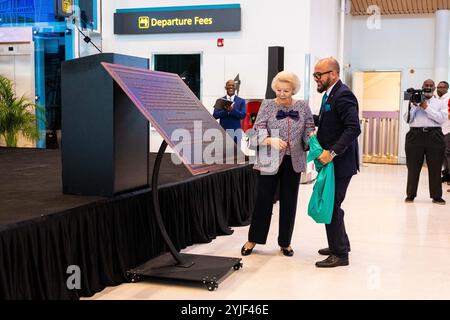 Philipsburg, Niederlande, 2024 14-11-14 16:53:57 SINT MAARTEN, 14-11-2024, Prinzessin Juliana Flughafen Prinzessin Beatrix besucht Sint Maarten und Saba. Der Besuch konzentriert sich auf die Arbeit der niederländischen Karibischen Naturallianz (DCNA) und soziale Initiativen auf den Inseln. FOTO: NLBeeldIn dem Foto: Wiedereröffnung des Flughafengebäudes von Princess Juliana International Airport Credit: NL Beeld / Patrick van EMST/Alamy Live News Stockfoto