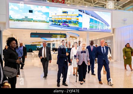 Philipsburg, Niederlande, 2024 14-11-14 17:06:41 SINT MAARTEN, 14-11-2024, Prinzessin Juliana Flughafen Prinzessin Beatrix besucht Sint Maarten und Saba. Der Besuch konzentriert sich auf die Arbeit der niederländischen Karibischen Naturallianz (DCNA) und soziale Initiativen auf den Inseln. FOTO: NLBeeldIn dem Foto: Wiedereröffnung des Flughafengebäudes von Princess Juliana International Airport Credit: NL Beeld / Patrick van EMST/Alamy Live News Stockfoto