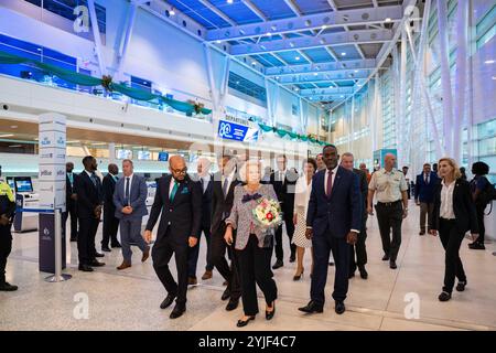 Philipsburg, Niederlande, 2024-11-14 16:20:43 SINT MAARTEN, 14-11-2024, Prinzessin Juliana Flughafen Prinzessin Beatrix besucht Sint Maarten und Saba. Der Besuch konzentriert sich auf die Arbeit der niederländischen Karibischen Naturallianz (DCNA) und soziale Initiativen auf den Inseln. FOTO: NLBeeldIn dem Foto: Wiedereröffnung des Flughafengebäudes von Princess Juliana International Airport Credit: NL Beeld / Patrick van EMST/Alamy Live News Stockfoto