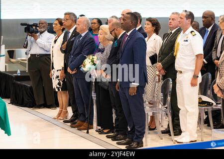 Philipsburg, Niederlande, 2024 14-11-14 16:24:43 SINT MAARTEN, 14-11-2024, Prinzessin Juliana Flughafen Prinzessin Beatrix besucht Sint Maarten und Saba. Der Besuch konzentriert sich auf die Arbeit der niederländischen Karibischen Naturallianz (DCNA) und soziale Initiativen auf den Inseln. FOTO: NLBeeldIn dem Foto: Wiedereröffnung des Flughafengebäudes von Princess Juliana International Airport Credit: NL Beeld / Patrick van EMST/Alamy Live News Stockfoto