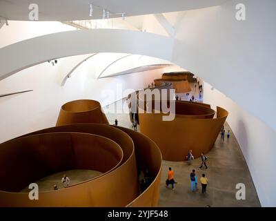 The Matter of Time von Richard Serra, 1994–2005, Skulptur (Patinable Steel). Museum: MUS. Stockfoto
