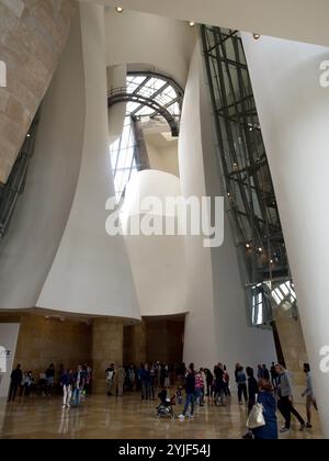 Inneres des Guggenheim Museums, 1992-1997, Bilbao, Vizcaya, Baskenland, Spanien. Museum: MUS. Autor: FRANK GEHRY. Stockfoto