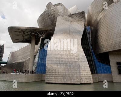 Außenansicht des Guggenheim Museums, 1992-1997, Bilbao, Vizcaya, Baskenland, Spanien. Museum: MUS. Autor: FRANK GEHRY. Stockfoto