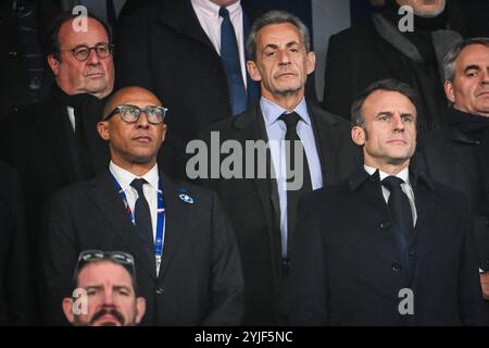 Saint Denis, Frankreich. November 2024. Der Präsident des französischen Fußballverbandes (FFF) Philippe DIALLO, der französische Präsident Emmanuel MACRON, der frühere französische Präsident Francois HOLLANDE und der ehemalige französische Präsident Nicolas SARKOZY während der UEFA Nations League, Liga A, des Fußballspiels der Gruppe A2 zwischen Frankreich und Israel am 14. November 2024 im Stade de France in Saint-Denis bei Paris. Quelle: Unabhängige Fotoagentur/Alamy Live News Stockfoto