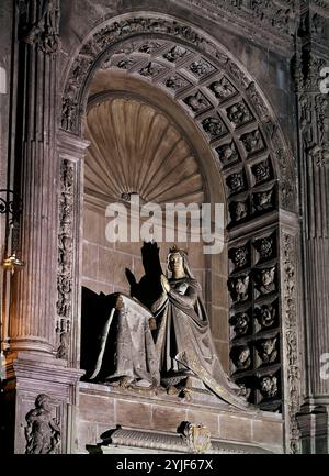 DE SEPULCRO BEATRIZ DE SCHWAEBISCHE PRIMERA ESPOSA DE Fernando III el Santo Y MADRE DE Alfonso X El Sabio REALIZADO EN 1570 LA ESTATUA ORANTE ES DE 1948. Autor: VASALLO PARODIE JUAN LUIS. Lage: CATEDRAL - Interieur. Sevilla. Sevilla. Spanien. Stockfoto