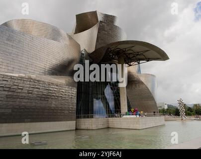 Außenansicht des Guggenheim Museums, 1992-1997, Bilbao, Vizcaya, Baskenland, Spanien. Museum: MUS. Autor: FRANK GEHRY. Stockfoto