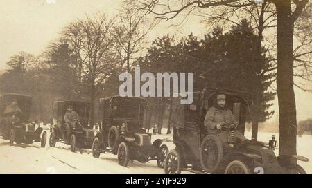 Die Taxis der Marne. Museum: Verdun Memorial Museum, Fleury-devant-Douaumont. Autor: ANONYM. Copyright: Dieses Bildmaterial ist nicht gemeinfreie Inhalte. Es liegt in Ihrer Verantwortung, vor der Veröffentlichung alle erforderlichen Genehmigungen Dritter vom Urheberrechtler in Ihrem Land einzuholen. Stockfoto