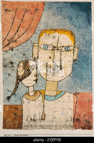 Adam und Little Eve. Künstler: Paul Klee (Deutscher (* Schweiz), Münchenbuchsee 1879-1940 Muralto-Locarno). Abmessungen: 5/8 x 3/4 Zoll (42,2 x 29,8 cm). Datum: 1921. In diesem Aquarell erweiterte Klee die Geschichte der Erschaffung des Menschen. Seine Eva, nachdem er aus Adams Rippe gewachsen ist, bleibt da. Sie bleibt auch ein Kind. Evchen ('Little Eve') sieht aus wie ein Schulmädchen mit Leinenhaaren in einem Zopf. Adam ist ein breiter, erwachsener Mann, der Ohrringe und einen Schnurrbart trägt. Indem Klee die Figuren mit einem rötlichen Vorhang auf einen flachen Boden legt, scheint Klee das seltsam zusammenpassende Paar auf einen zu setzen Stockfoto