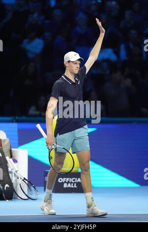 Turin. November 2024. Jannik Sinner von Italien feiert nach dem Runden-robin-Spiel gegen Daniil Medwedew von Russland beim Nitto ATP-Finale in Turin, Italien, am 14. November 2024. Quelle: Xinhua/Alamy Live News Stockfoto